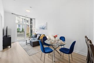 Stylish 2BR in Station Park. Private Patio. Spa, Gym and Bowling - 8