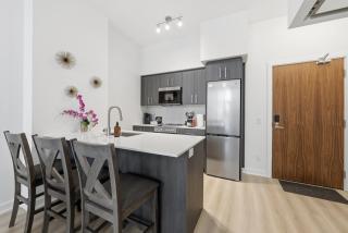 Stylish 2BR in Station Park. Private Patio. Spa, Gym and Bowling - 2