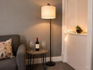 Gorgeous 6 BDR House - Sleeps 12 - Great Location - 8