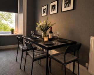 Gorgeous 6 BDR House - Sleeps 12 - Great Location - 4