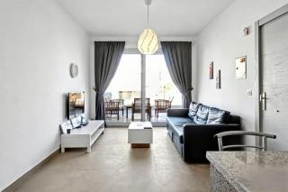 Elegant 1BR pool view in Sholan 1, El Gouna - 4