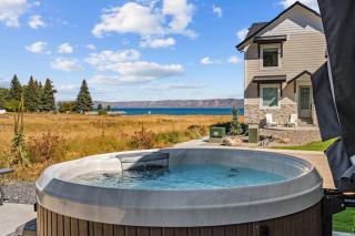 Blue Lagoon - Hot Tub, Lake Views, Pool, Near Marina, BBQ - 8
