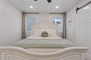 Blue Lagoon - Hot Tub, Lake Views, Pool, Near Marina, BBQ - 6