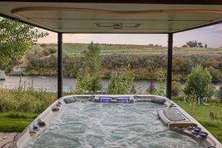 Stonefly Lodge - Riverfront Luxury, Sleeps 30, Hot Tub, Game Rooms - 9