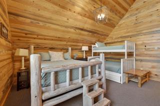 Timberline Reserve - 2 Homes, Sleeps 28, Hot Tub, BBQs, Game Room - 8