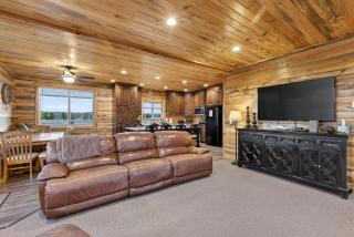 Timberline Reserve - 2 Homes, Sleeps 28, Hot Tub, BBQs, Game Room - 4