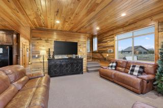 Timberline Reserve - 2 Homes, Sleeps 28, Hot Tub, BBQs, Game Room - 2