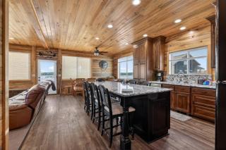 Timberline Reserve - 2 Homes, Sleeps 28, Hot Tub, BBQs, Game Room - 1