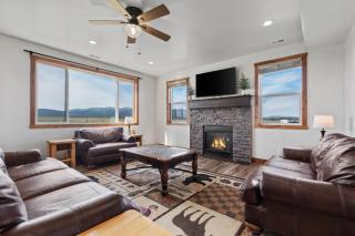 Sawtelle Shadow - Sleeps 22, Lake Access, Hot Tub, Yellowstone, Games - 8
