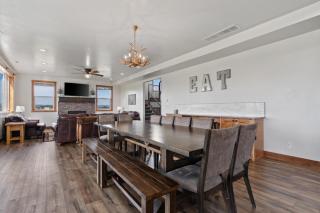 Sawtelle Shadow - Sleeps 22, Lake Access, Hot Tub, Yellowstone, Games - 1
