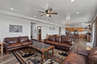 Sawtelle Shadow - Sleeps 22, Lake Access, Hot Tub, Yellowstone, Games - 2
