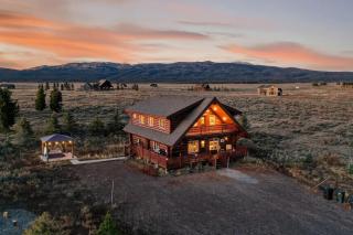 Buckskin Flats - Sleeps 18, By the Lake, Boat Ramp, Hot Tub, AC - 0