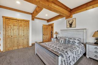 Buckskin Flats - Sleeps 18, By the Lake, Boat Ramp, Hot Tub, AC - 2