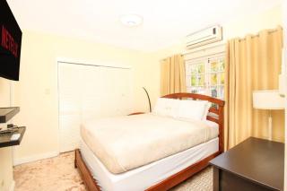 Cozy one Bed across from Eatery and Pickle Ball - 8
