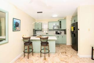 Cozy one Bed across from Eatery and Pickle Ball - 6