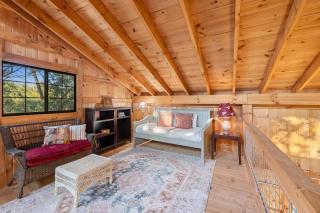 Country Home & Barn on Lone Man Creek, Wimberley - 8