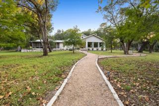 Country Home & Barn on Lone Man Creek, Wimberley - 6