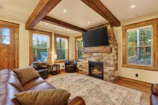 Huckleberry Ridge - Sleeps 24, Mins Yellowstone, Hot Tub, Fire Pit - 8