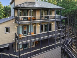 Broken Bow Cabin with Private Hot Tub Sleeps 8 Near Beavers Bend State Park Pet Friendly - 0