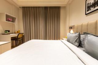 Liv Regalia - Premium Stays near Galleria Market - 9