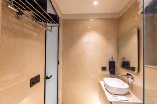 Liv Regalia - Premium Stays near Galleria Market - 0