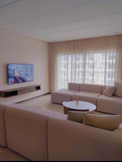 Peninsula promenade - 1