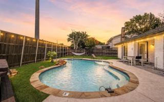 Perfect Getaway Home w Pool Jacuzzi Cinema Room - 0