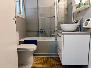 Art Interior Apartment in Athens next to Metro Stations & All Hospitals - 5