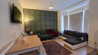 Entire 2 Bedroom Cosy Flat Near City Centre - 9
