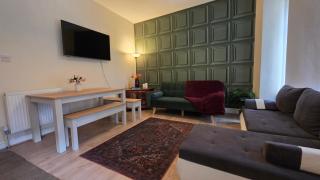 Entire 2 Bedroom Cosy Flat Near City Centre - 0
