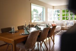 Urban Architectural Retreat - NEWLY RENOVATED - 2
