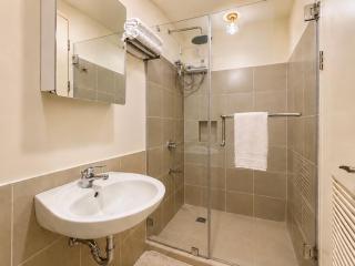 Modern 1BR Condo with Balcony & City View - 5