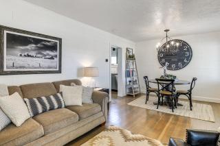 Cozy Farmhouse-Style Cottage by Mighty 5 Ntl Parks - 8