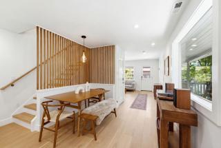 New Listing The Birdhouse Walk to Main Street, Private Hot Tub & Grill, Pets - 2