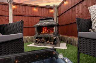 Dewlands 44 Stylish 3BR Home Garden Bar Fire Pit - 9