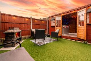 Dewlands 44 Stylish 3BR Home Garden Bar Fire Pit - 6
