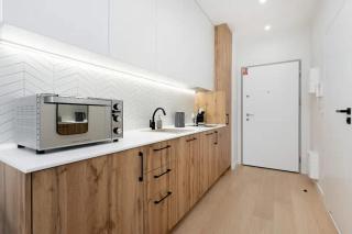 Popiełuszki Modern Apartment by Solarento - 5
