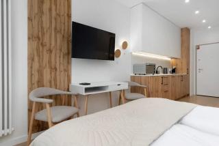 Popiełuszki Modern Apartment by Solarento - 4
