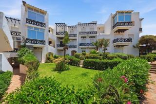 Seaside Serenity - Waterfront - Pool & Terrace - 6
