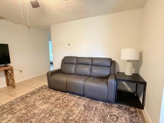 14 Mi to Beaches - Sleeps 4 - Near St Pete & Sarasota - Palmetto Vacation Home - 4