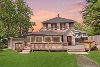 Lakefront Group Retreat on Swan Lake Sleeps 18 Kayaks, Fire Pit & Dock - 8