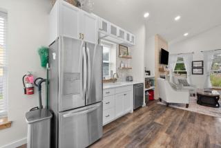 Modern cottage with covered deck grill & fireplace - walk to beach-bars-dining - 1