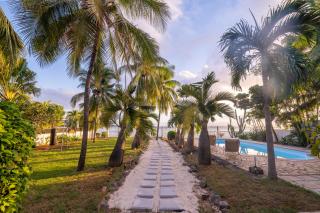 The White Villa Beachfront and Sunset Luxury - 1