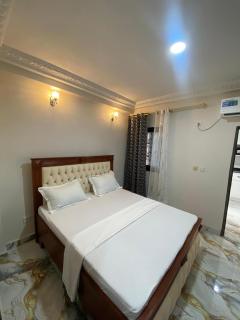 chambre climatisé au goudron à Yaoundé-Nsimeyong 100m du collège Vogt,50m super-marché DOVV, WIFI haut débit gratuit R&B 22 - 6
