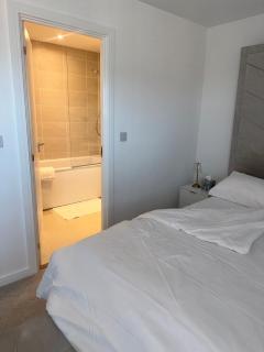 Double En-suite Room near Cribbs Causeway - 8