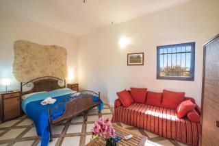 Villa Lisa with huge Pool and Garden - Happy Rentals - 1