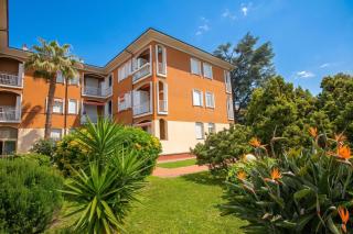 Gabri By The Sea with Balcony and Shared Garden - Happy Rentals - 3