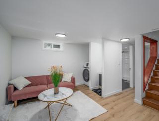 Stylish Sunlit Home, Point Defiance ,Smart TV - 6