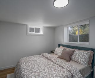 Stylish Sunlit Home, Point Defiance ,Smart TV - 4