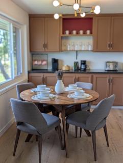 Stylish Sunlit Home, Point Defiance ,Smart TV - 3